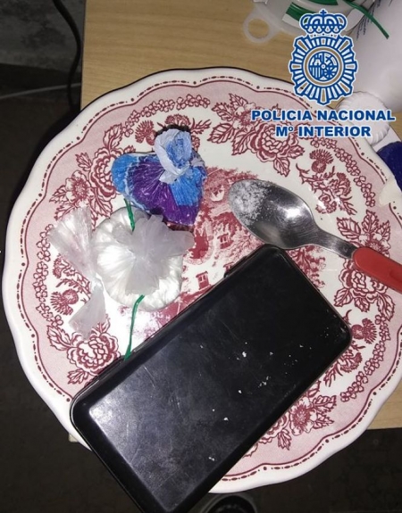Balanza y Cocaína (POLICÍA NACIONAL) Balanza y Cocaína (POLICÍA NACIONAL)