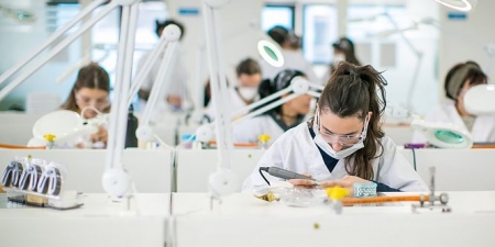 Estudiantes de protesis dental (FPCLAUDIOALENO.ES) Estudiantes de protesis dental (FPCLAUDIOALENO.ES)