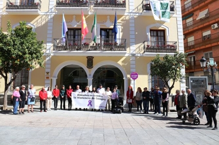 Cinco minutos de silencio en Almuñécar contra la Violencia de género (AYTO. ALMUÑÉCAR) Cinco minutos de silencio en Almuñécar contra la Violencia de género (AYTO. ALMUÑÉCAR)