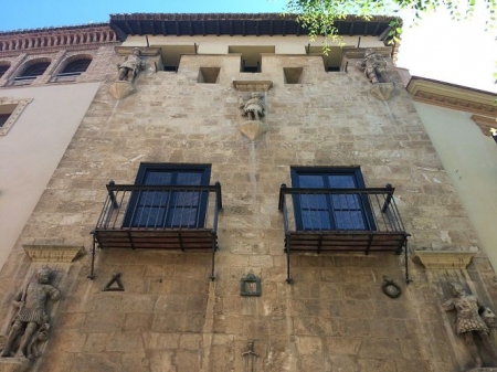 Fachada de la Casa de los Tiros (JUNTA)