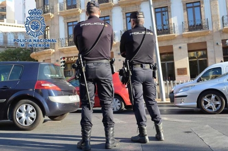 Imagen de archivo de agentes de la Policía de Motril (POLICÍA NACIONAL) Imagen de archivo de agentes de la Policía de Motril (POLICÍA NACIONAL)