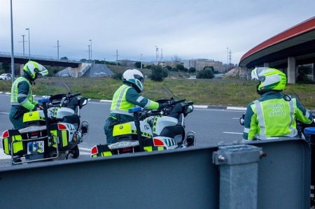 Agentes de la Guardia Civil de Tráfico Agentes de la Guardia Civil de Tráfico