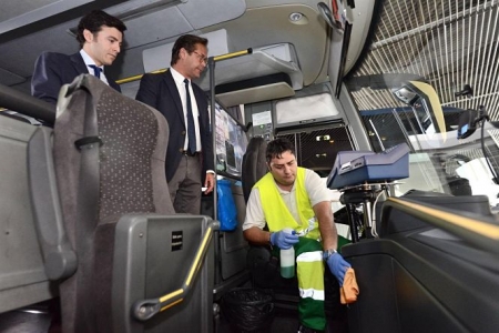 Imagen de la limpieza de autobuses del Consorcio de Transporte Metropolitano (JUNTA) Imagen de la limpieza de autobuses del Consorcio de Transporte Metropolitano (JUNTA)