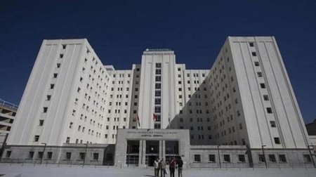 Fachada del Hospital Virgen de las Nieves de Granada donde falleció el primer afectado por Coronavirus Fachada del Hospital Virgen de las Nieves de Granada donde falleció el primer afectado por Coronavirus