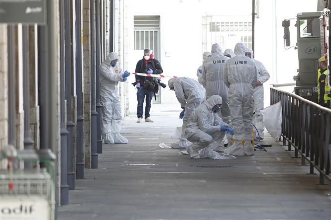 La Unidad Militar de Emergencia (UME) interviene para desinfectar zonas críticas como la estación de tren de Granada, en imagen de archivo (ÁLEX CÁMARA - EUROPA PRESS) 