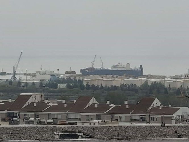 Buque saudí atracado en el Puerto (ADELANTE ANDALUCÍA) 