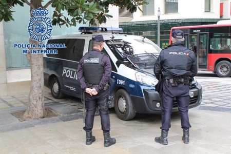 Agentes de la Policía Nacional Agentes de la Policía Nacional