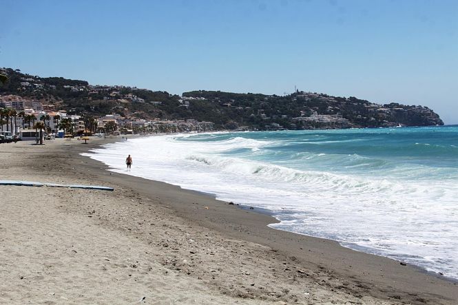 Playa en Almuñécar en imagen de archivo (AYUNTAMIENTO DE ALMUNÉCAR) 