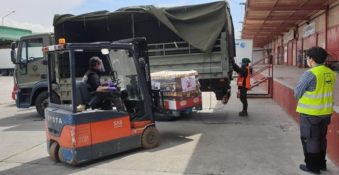 Entrega al Banco de Alimentos de más de 2.000 kilos de suministros (AALOG 21) 
