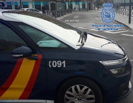Vehículo de la Policía Nacional (POLICÍA NACIONAL) Vehículo de la Policía Nacional (POLICÍA NACIONAL)
