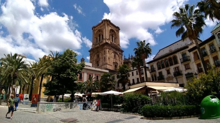 Panorámica de la plaza de la Romanilla en Granada Panorámica de la plaza de la Romanilla en Granada