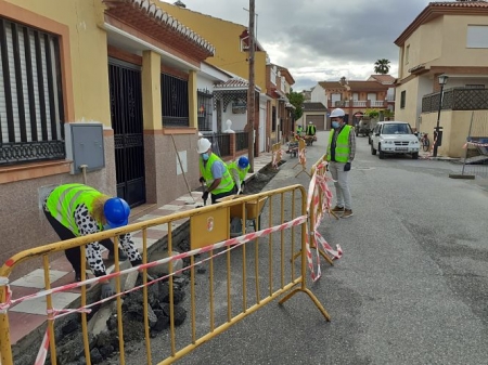 Obreros trabajando en Vegas del Genil (AYTO. VEGAS DEL GENIL) Obreros trabajando en Vegas del Genil (AYTO. VEGAS DEL GENIL)