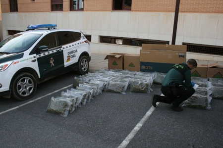 Fardos de marihuana incautados (GUARDIA CIVIL) Fardos de marihuana incautados (GUARDIA CIVIL)