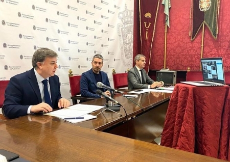 El concejal de Personal de Granada, Francisco Fuentes, interviene en presencia de los portavoces, Manuel Olivares y César Díaz (AYUNTAMIENTO) El concejal de Personal de Granada, Francisco Fuentes, interviene en presencia de los portavoces, Manuel Olivares y César Díaz (AYUNTAMIENTO)