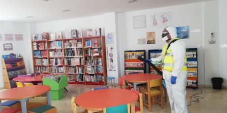 Imagen de la desinfección de la Biblioteca Municipal (AYTO. ARMILLA) Imagen de la desinfección de la Biblioteca Municipal (AYTO. ARMILLA)