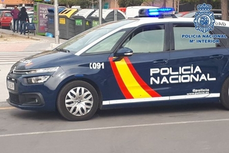 Vehículo de la Policía Nacional (POLICÍA NACIONAL) Vehículo de la Policía Nacional (POLICÍA NACIONAL)