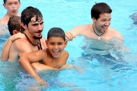 Menores en una actividad en una piscina, en una imagen de archivo (DIPUTACIÓN DE GRANADA)