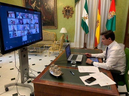 El alcalde de Granada, Luis Salvador, reunido con instituciones culturales, en imagen de archivo (AYUNTAMIENTO DE GRANADA)