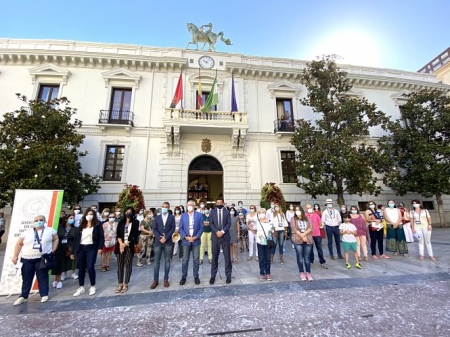 Luis Salvador con los guias turisticos de Granada (AYUNTAMIENTO) Luis Salvador con los guias turisticos de Granada (AYUNTAMIENTO)