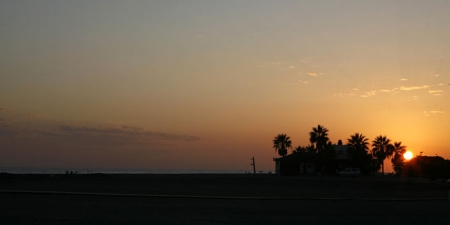 Atardecer en la Playa del Poniente de Motril (AYTO. MOTRIL) Atardecer en la Playa del Poniente de Motril (AYTO. MOTRIL)