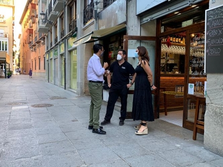 Visita de Francisco Cuenca a un establecimiento de Hostelería (PSOE) Visita de Francisco Cuenca a un establecimiento de Hostelería (PSOE)