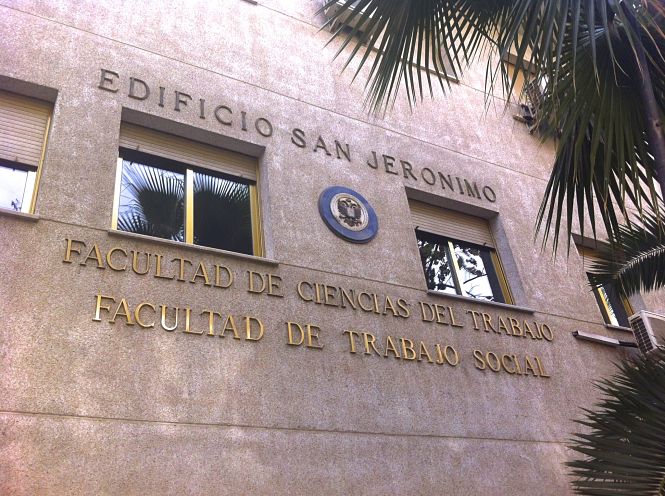 Facultad de trabajo social de la UGR (WIKIPEDIA) 