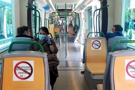 Viajeros en el Metro de Granada (JUNTA) Viajeros en el Metro de Granada (JUNTA)