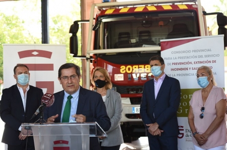 Visita de José ENtrena al Parque de bomberos de Motril (R. MARTÍNEZ / DIPGRA) Visita de José ENtrena al Parque de bomberos de Motril (R. MARTÍNEZ / DIPGRA)