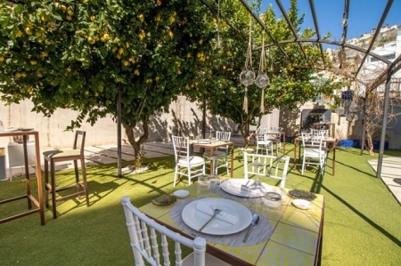 El restaurante continúa celebrando eventos en sus salones y terrazas cuidando todas las medidas de seguridad (GRUPO ABADES)