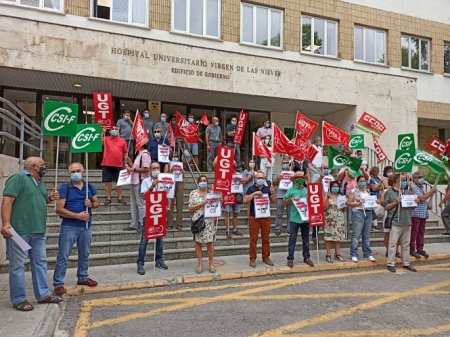Concentración en la puerta del Hospital Virgen de las Nieves (UGT) Concentración en la puerta del Hospital Virgen de las Nieves (UGT)