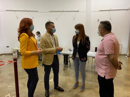De izquierda a derecha Berta Linares (Concejala de Economía y Comercio, Noel López (Alcalde), Ana Tinas (Concejala de Bienestar Social, Salud y Familias) y Miguel Ángel Fernández (presidente de ECAMA) (AYTO. MARACENA)