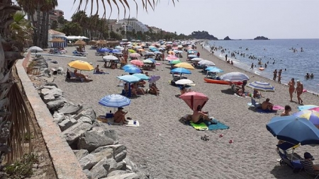 Una playa de Almuñécar (AYTO. ALMUÑECAR) 