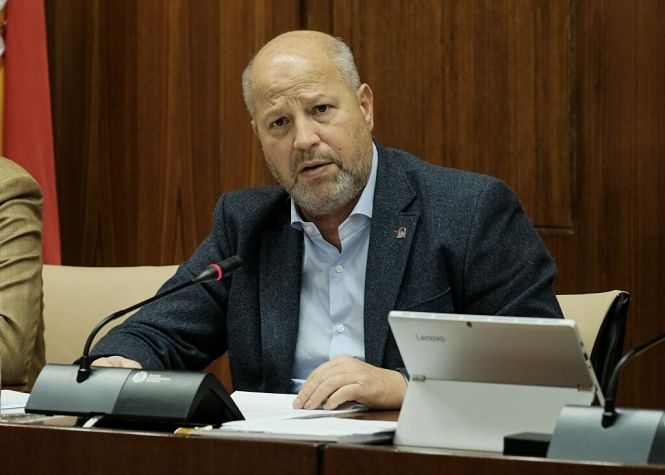   El consejero de Educación y Deporte, Javier Imbroda, comparece en comisión parlamentaria (PARLAMENTO DE ANDALUCÍA)