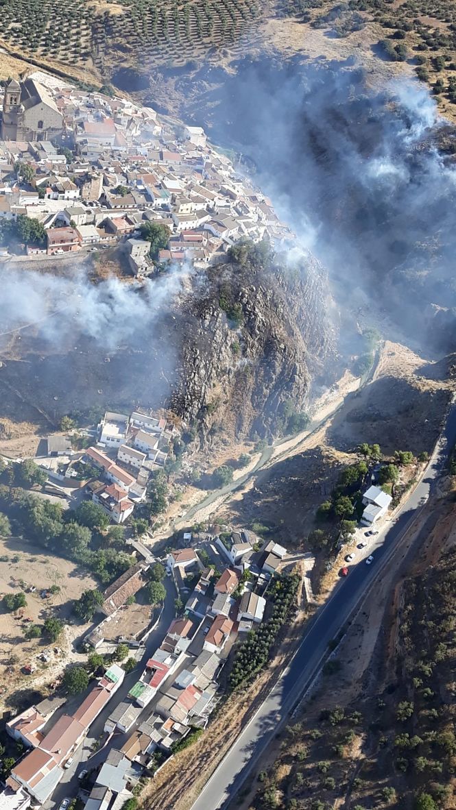 Incendio en Iznalloz (INFOCA) 