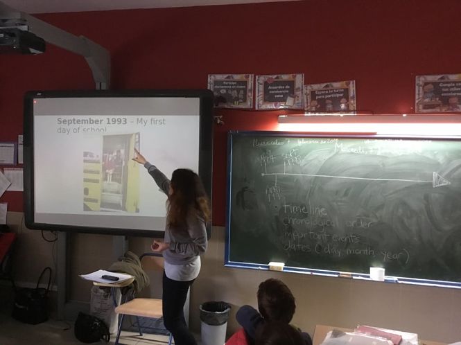Una profesora imparte clases en un centro bilingüe (JUNTA) 