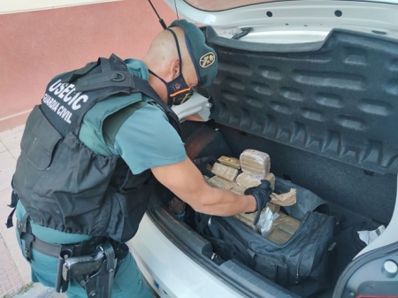 Vehículo donde fue localizado el hachís (GUARDIA CIVIL) Vehículo donde fue localizado el hachís (GUARDIA CIVIL)
