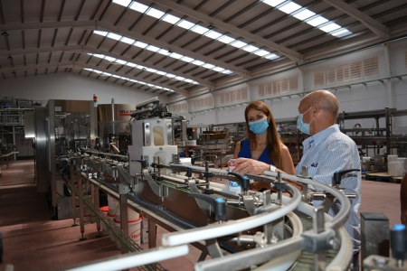 La Delegada de Transformación Económica, Industria, Conocimiento y Universidades , Virginia Fernández ha visitado las instalaciones (JUNAT)