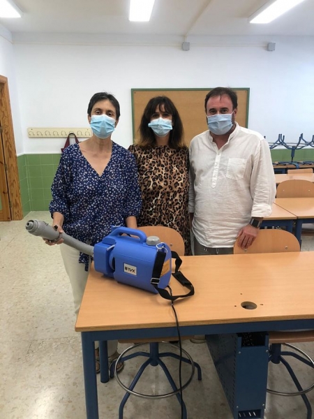 Imagen de la entrega del quipo de desinfección (PSOE) Imagen de la entrega del quipo de desinfección (PSOE)