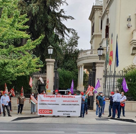 Concentración sindical en la sede de subdelegación (CCOO) Concentración sindical en la sede de subdelegación (CCOO)