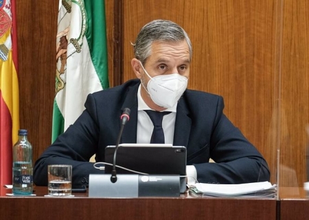 El consejero de Hacienda, Juan Bravo, en una imagen de archivo durante su comparecencia parlamentaria en comisión (PARLAMENTO DE ANDALUCÍA) El consejero de Hacienda, Juan Bravo, en una imagen de archivo durante su comparecencia parlamentaria en comisión (PARLAMENTO DE ANDALUCÍA)
