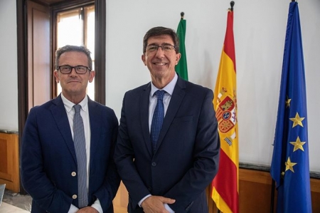 Gustavo Rodríguez junto al Consejero de turismo, Juan Marín (JUNTA)