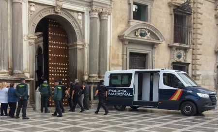 El acusado de matar a su yerno en Deifontes llega a la Audiencia de Granada (EUROPA PRESS)