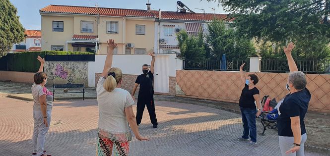 Imagen del taller de chikung en Cúllar Vega (AYTO. CÚLLAR VEGA)