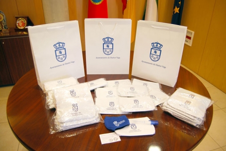 Imagen del Kit repartido entre los escolares (AYTO. HUÉTOR VEGA) Imagen del Kit repartido entre los escolares (AYTO. HUÉTOR VEGA)