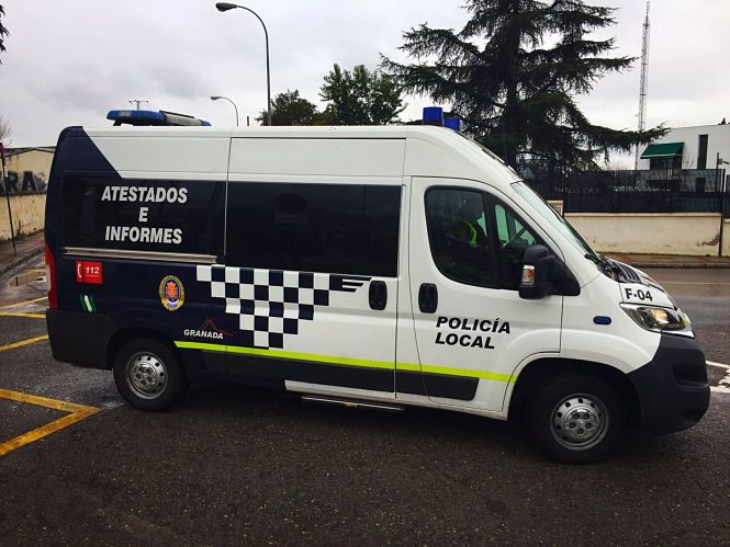 Imagen de archivo de una furgoneta de la Policía Local de Granada (POLICÍA LOCAL) 