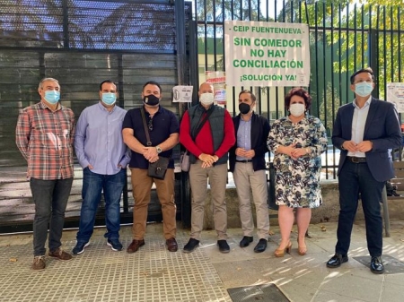 Miembros del PSOE han visitado un colegio de la capital (PSOE) Miembros del PSOE han visitado un colegio de la capital (PSOE)