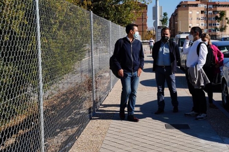 Francisco Cuenca durante la visita a La Chana (PSOE) Francisco Cuenca durante la visita a La Chana (PSOE)