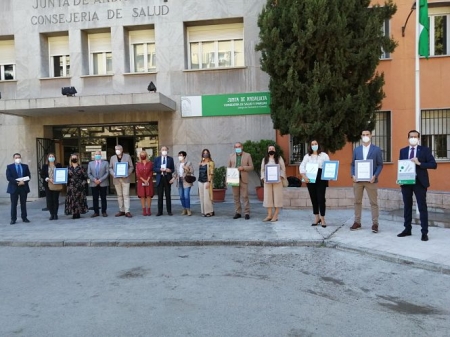 Los dirigentes de los Centro de Salud muestran los certificados (JUNTA) Los dirigentes de los Centro de Salud muestran los certificados (JUNTA)