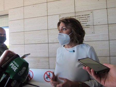 La secretaria general del PSOE-A, Susana Díaz, atendiendo a los medios de comunicación (EUROPA PRESS) La secretaria general del PSOE-A, Susana Díaz, atendiendo a los medios de comunicación (EUROPA PRESS)