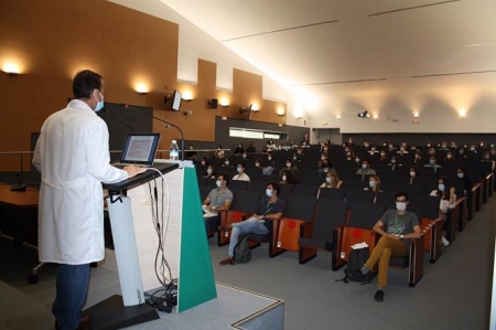 Un total de 86 especialistas internos residentes se incorporan al Hospital Clínico San Cecilio (JUNTA DE ANDALUCÍA) Un total de 86 especialistas internos residentes se incorporan al Hospital Clínico San Cecilio (JUNTA DE ANDALUCÍA)